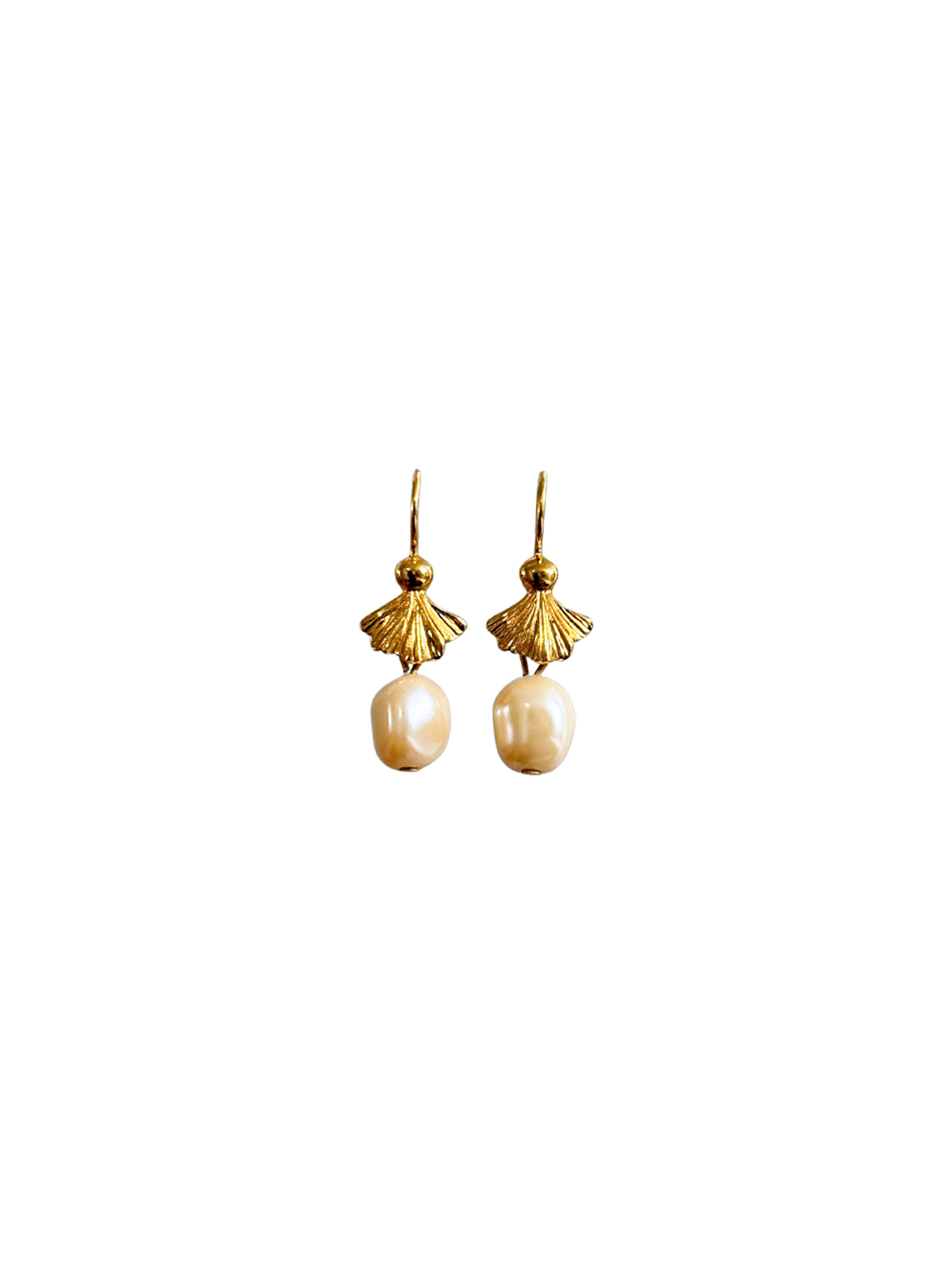 Gilded Shell Faux Pearl Earring