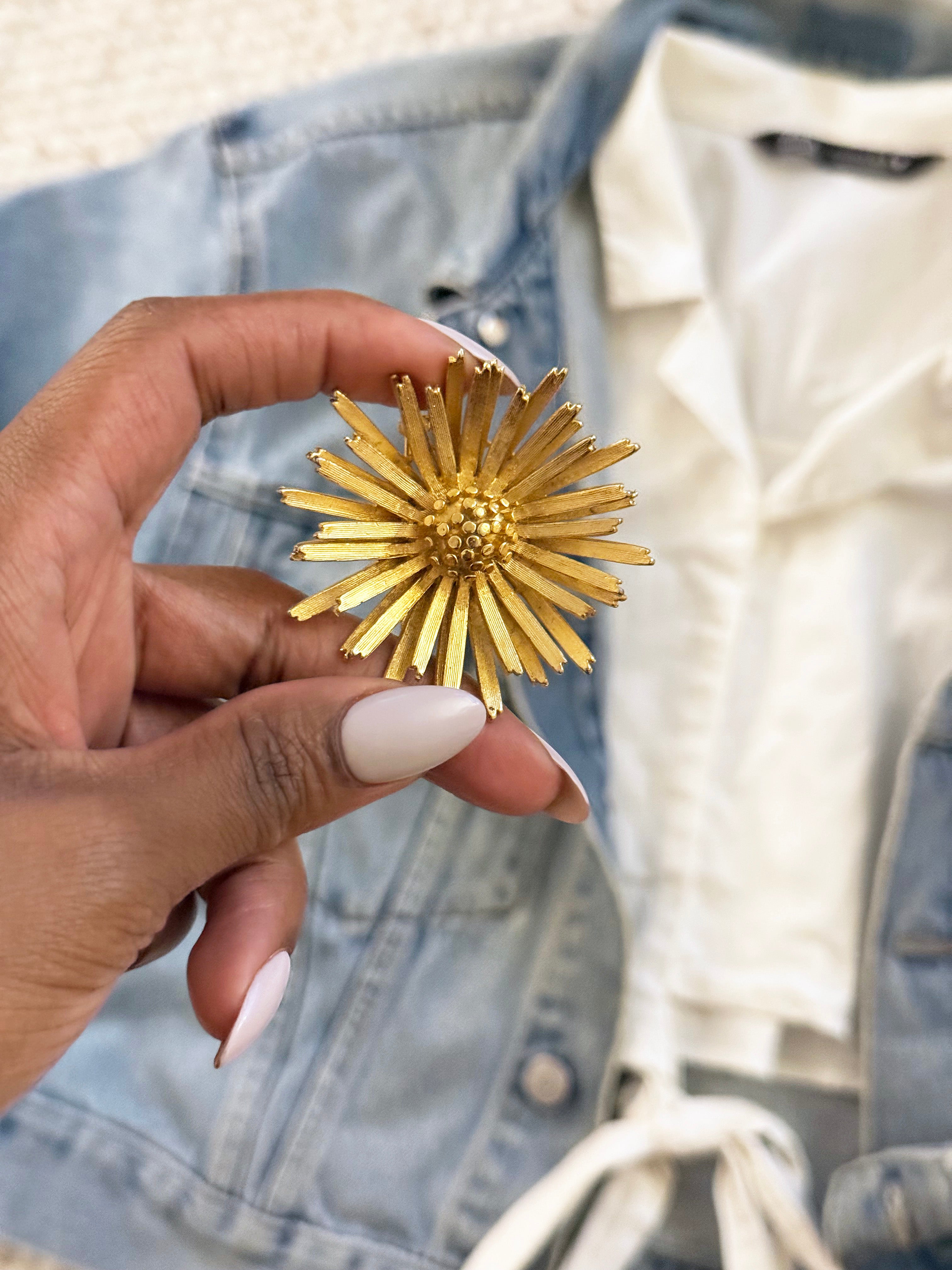 BSK Stemless Daisy Brooch