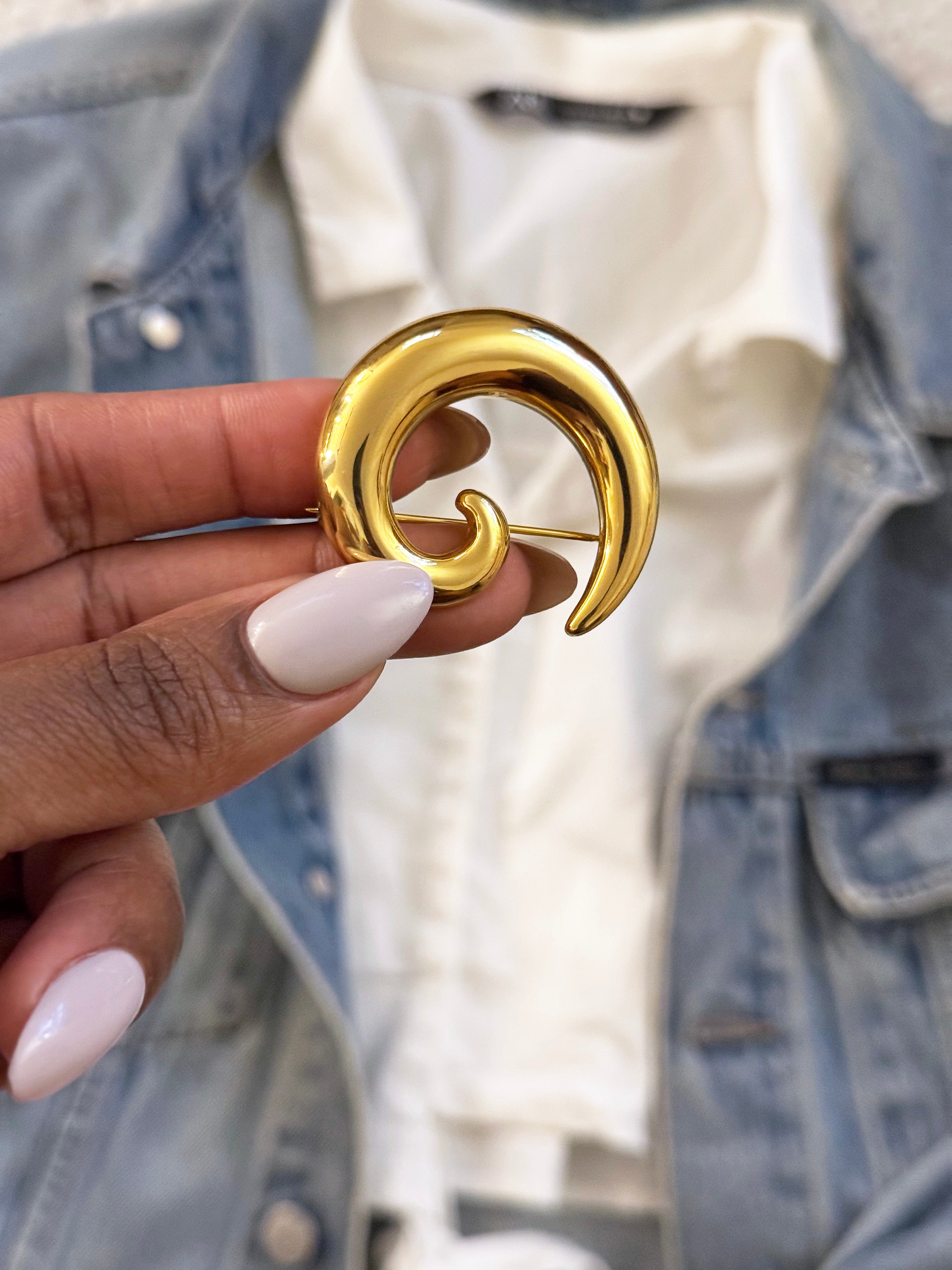 Vintage G Spiral Brooch
