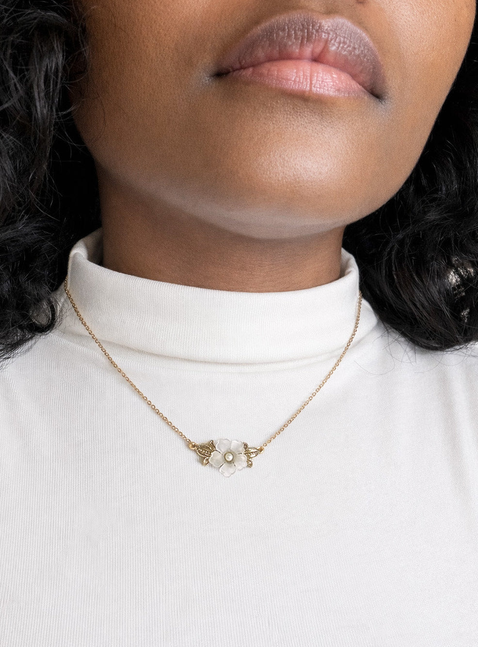 1928 Jewelry Floral Pendant Chain